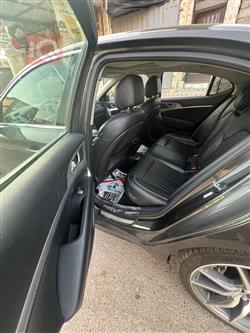 جنسس G70